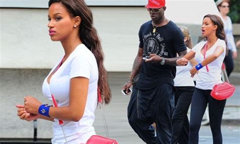 Kiss Kiss Fanny Neguesha Steps Out Wearing Red Lip Handbag Whilst Out And About With Fiance