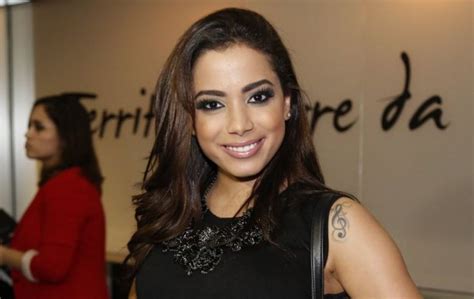 Anitta Luana Piovani E Famosos Prestigiam Estreia De Pe A De Paulo