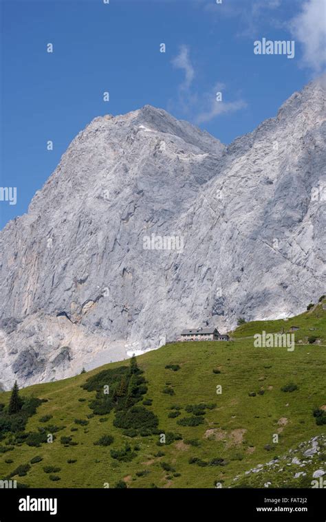 Dachstein suedwand huette Fotos und Bildmaterial in hoher Auflösung