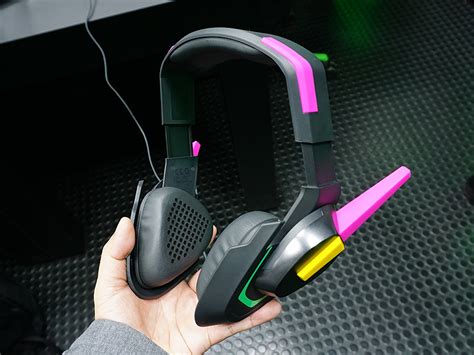 Overwatch公式ヘッドセット「dva Razer Meka Headset」の店頭販売がスタート、価格は8900円 Akiba