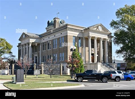 Small town County Courthouse in Athens Alabama, Limestone County, USA ...