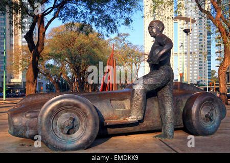 La Escultura Homenaje A Juan Manuel Fangio Mercedes Benz W 196 R