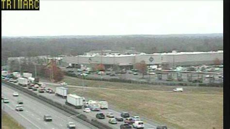 Crashes Snarl Traffic On Eb I 64 Between Blakenbaker Pkwy Gene Snyder