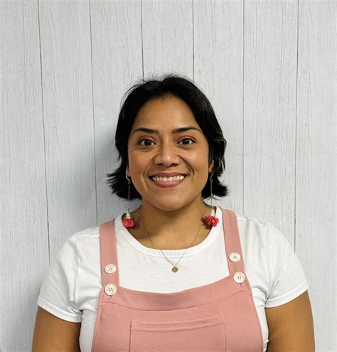 Contreras, Laura / About Me