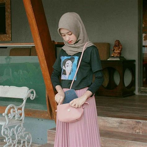 Pin By Albert Dock On Hijab Pleated Skirt Pakaian Sederhana Model