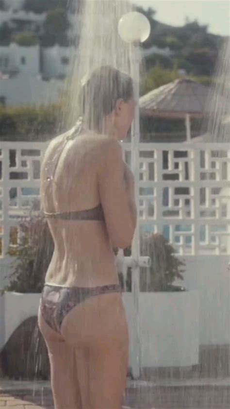 9 Hot Sexy Ece Cesmioglu Bikini Pics