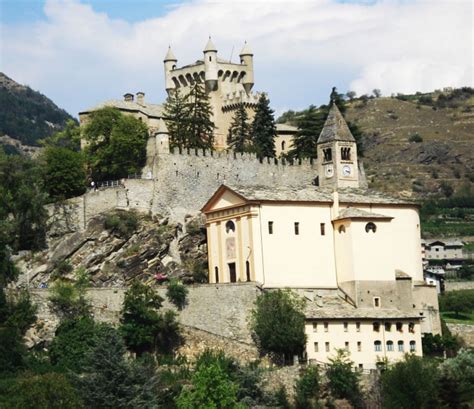 10 Castelli In Valle D Aosta Da Visitare