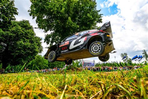 WRC Rali da Letónia Kalle Rovanperä lidera Martins Sesks rouba o