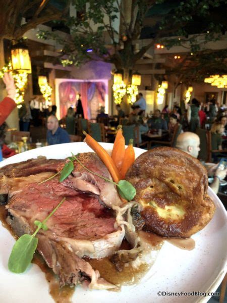 Review New Storybook Dining At Artist Point With Snow White In Disney