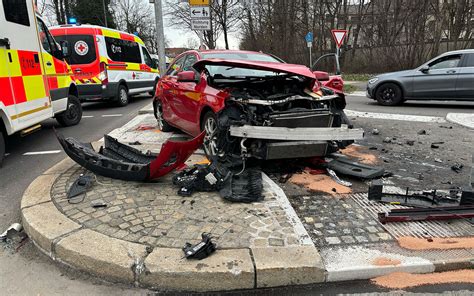 Frontalzusammensto Mit Polizeiauto In Kempten Drei Verletzte