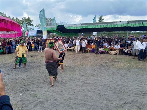 Festival Budaya Bau Keke Sukses Meriahkan Pantai Serpiq Di Lembar