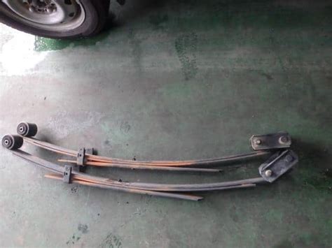 Used Rear Right Leaf Spring Assembly DAIHATSU Hijet 2001 GD S200P BE