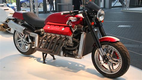 This Custom Viper V10 Motorcycle Just Shattered Major Speed Records