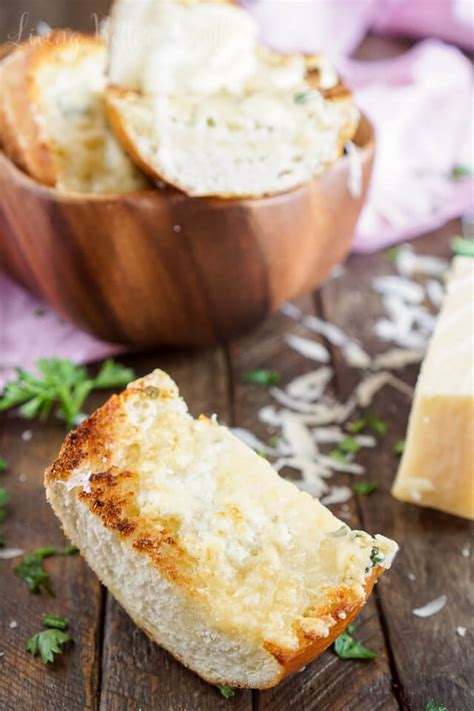 15 Minute Blue Cheese Garlic Bread