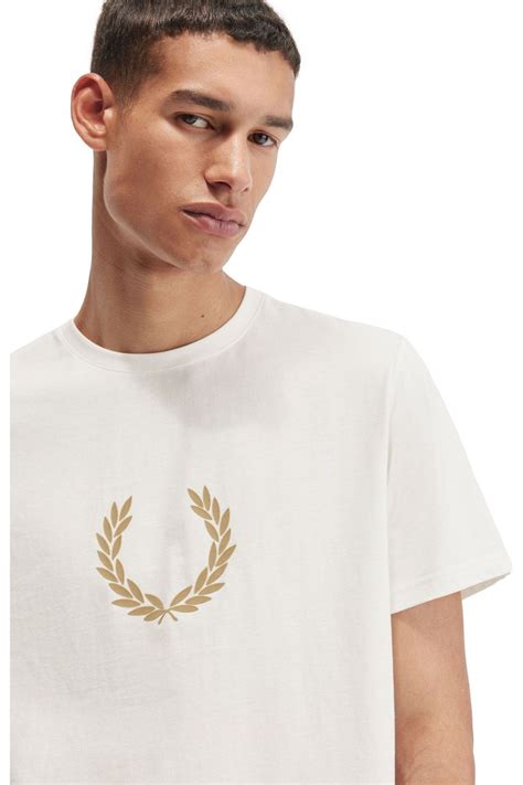 Camiseta Fred Perry Cruda Flocked Laurel Wreath Graphic Tee Correos