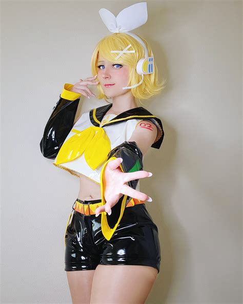 Rin Kagamine Cosplay