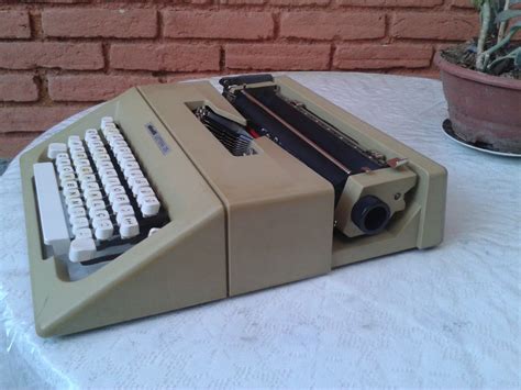 M Quina De Escrever Antiga Olivetti Lettera Toda Original Produto