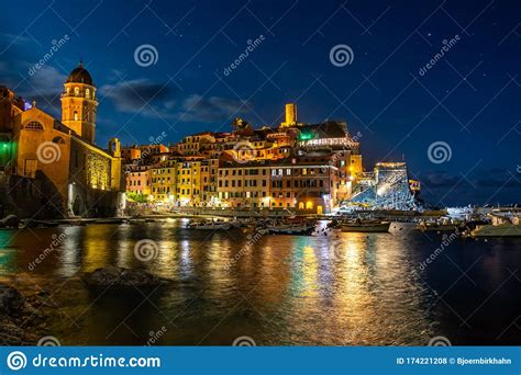 Vernazza And Ocean Coast In Cinque Terre Italy Stock Photography