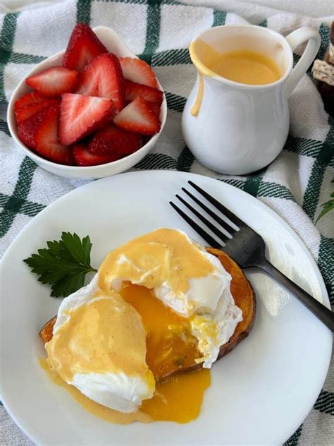 Poached Egg Recipe With Homemade Hollandaise Sauce