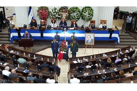 Daniel Y Rosario Participan En Sesi N Solemne De Honras F Nebres Del