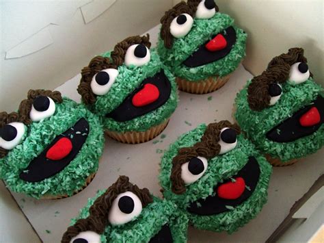 Oscar The Grouch Cupcakes Vanilla Cupcakes Topped With But Flickr