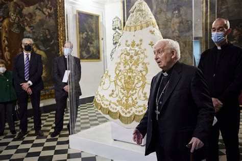 Fotos El Cardenal Bendice El Manto Solidario Para La Virgen Las