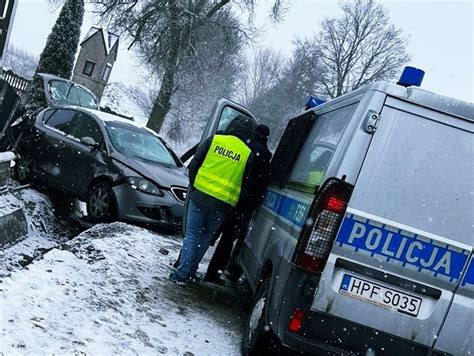 19 letni kierowca wpadł w poślizg i wjechał w rowerzystę Poszkodowany