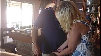 Camareros pillados masturbándose con el camarero en un complejo vacacional XVIDEOS