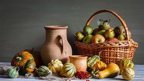 Fondos de Pantalla 1366x768 Bodegón Manzanas Perales Sorbus Calabaza