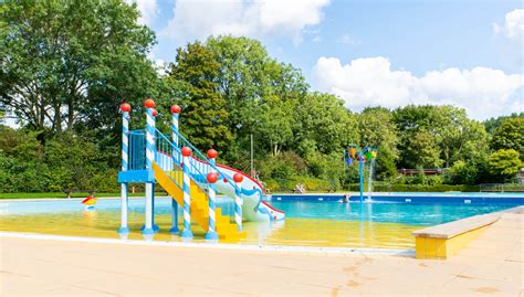 De Waterlelie Outdoor Swimming Pool In Aalsmeer Visit Aalsmeer