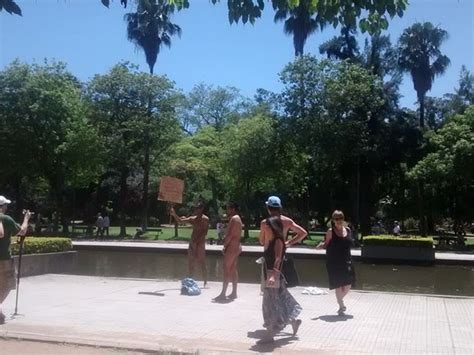 G1 Dois homens são flagrados nus em tradicional parque de Porto