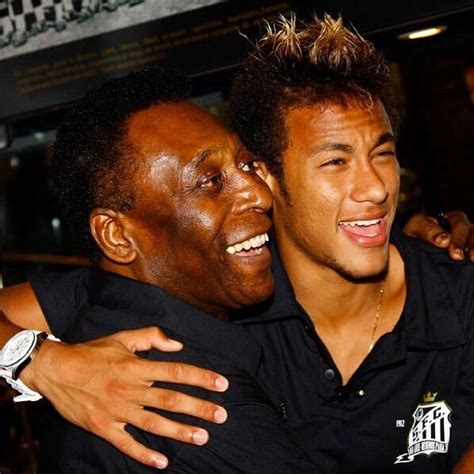 Pelé parabeniza Messi por recorde e cita Neymar e Mbappé como amigos