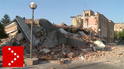 Terremoto Emilia Romagna Maggio Palazzi Crollati A Cavezzo