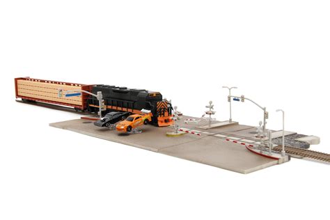 Amazon.com: Fast & Furious Final Race Train Nano Scene & 2 1.65" Die