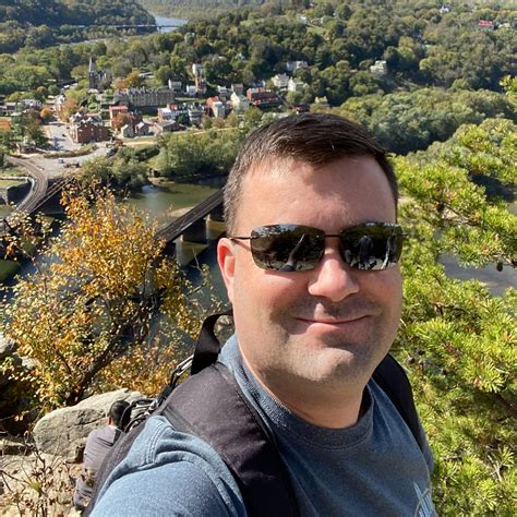 Josh Thompson | Fora Travel