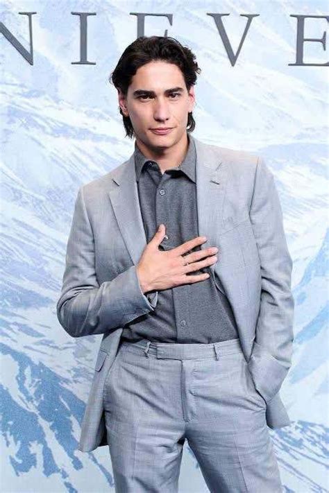 Él es Enzo Vogrincic, el actor de "La sociedad de la Nieve", que está