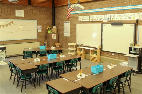 Second Grade Classroom Tour: A DIY Learning Space for the Budget Savvy ...