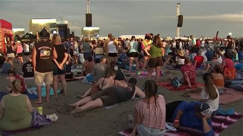 Fans Gather In Wildwood For Barefoot Country Music Fest Youtube