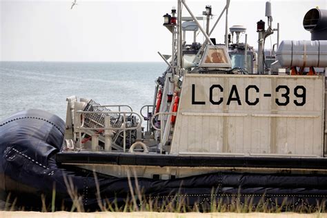 Photos Ride The Navys Hovercraft Lcac And Lcu Business Insider