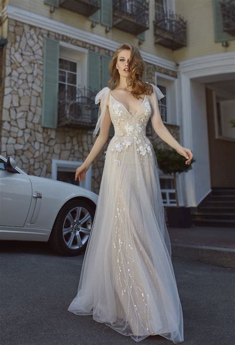 Ева | Backless wedding dress, Wedding gowns lace, Applique wedding dress