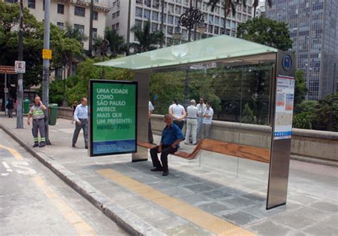 Para Esperar O ônibus Em Grande Estilo