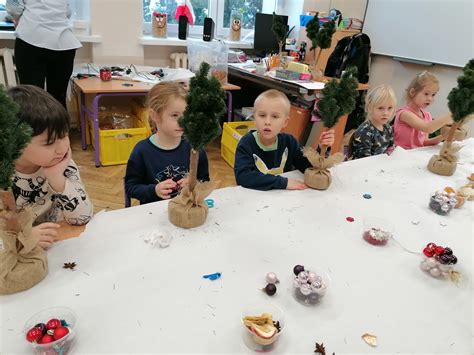 Warsztaty Swiateczne W Oddzialach Przedszkolnych Choinka Na Pniu