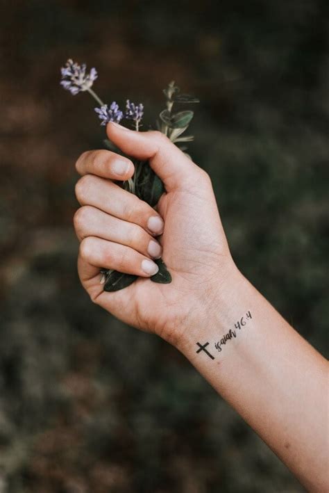 Unique Ideas Of Cross Tattoo Designs For Women With Meaning