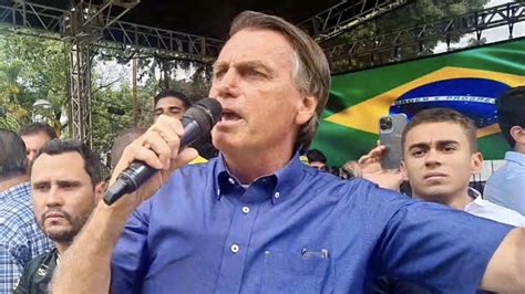 Tem dedo do PT diz Bolsonaro sobre caso das inserções