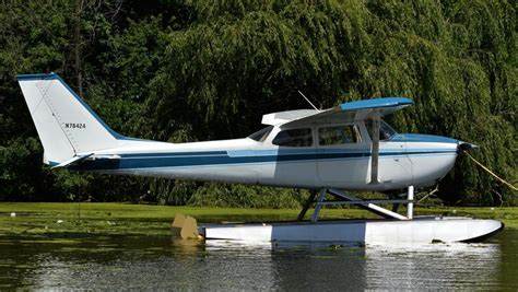 On Floats Thranda Cessna 172 M X Planeorg Forum