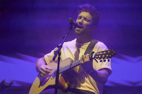 Pablo Alborán inaugura con la magia de su voz y de su piano el 61