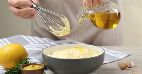 Voici le secret pour réussir à tous les coups une mayonnaise à la main