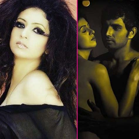 Mohammad Shamis wife Hasin Jahan shares a semi nude pic with husband करकटर महममद शम क