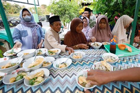 Safari Ke Pesantren Di Yogyakarta Relawan Ganjar Borong Produk Umkm