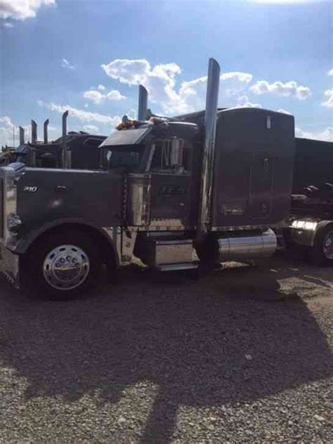 Peterbilt 379 1999 Sleeper Semi Trucks